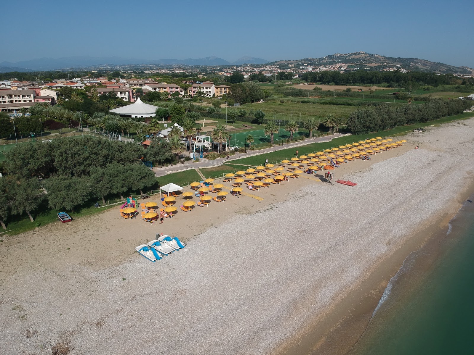 Fotografija Spiaggia di Scerne udobje območja