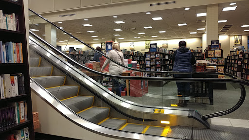Book Store «Barnes & Noble Booksellers Clackamas Town Ctr Mall», reviews and photos, 12000 SE 82nd Ave, Portland, OR 97086, USA
