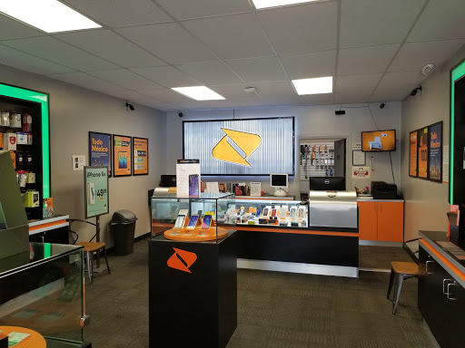 Cell Phone Store «GRECKO CONNEXION (BOOST MOBILE STORE)», reviews and photos, 3757 E 1st St, Los Angeles, CA 90063, USA