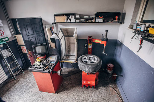 Auto Repair Shop «Logan Square Auto Repair», reviews and photos, 2442 N Milwaukee Ave, Chicago, IL 60647, USA