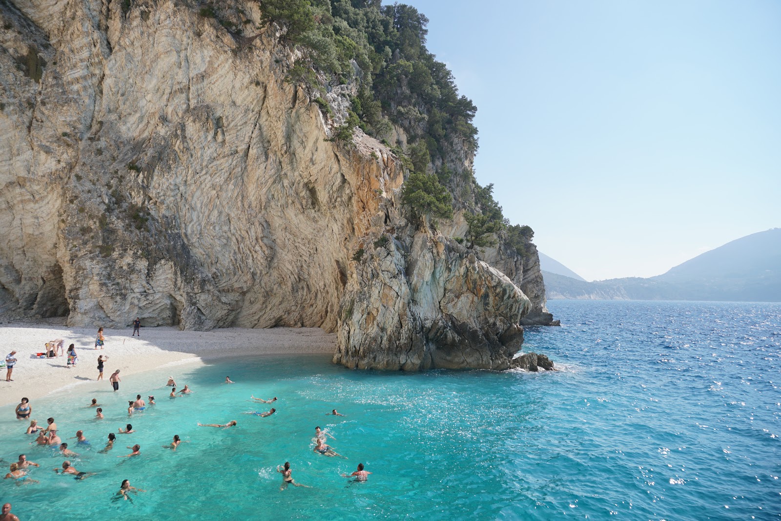 Foto van Ithaki Strand met turquoise puur water oppervlakte