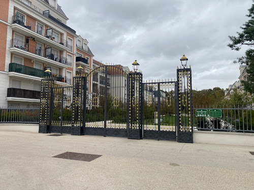 Grand portail du parc Anne de Kiev à Le Blanc-Mesnil