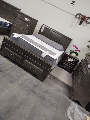 Outlet Store «Rooms To Go Outlet Furniture Store - Pearl River», reviews and photos, 63295 Old Military Rd, Pearl River, LA 70452, USA