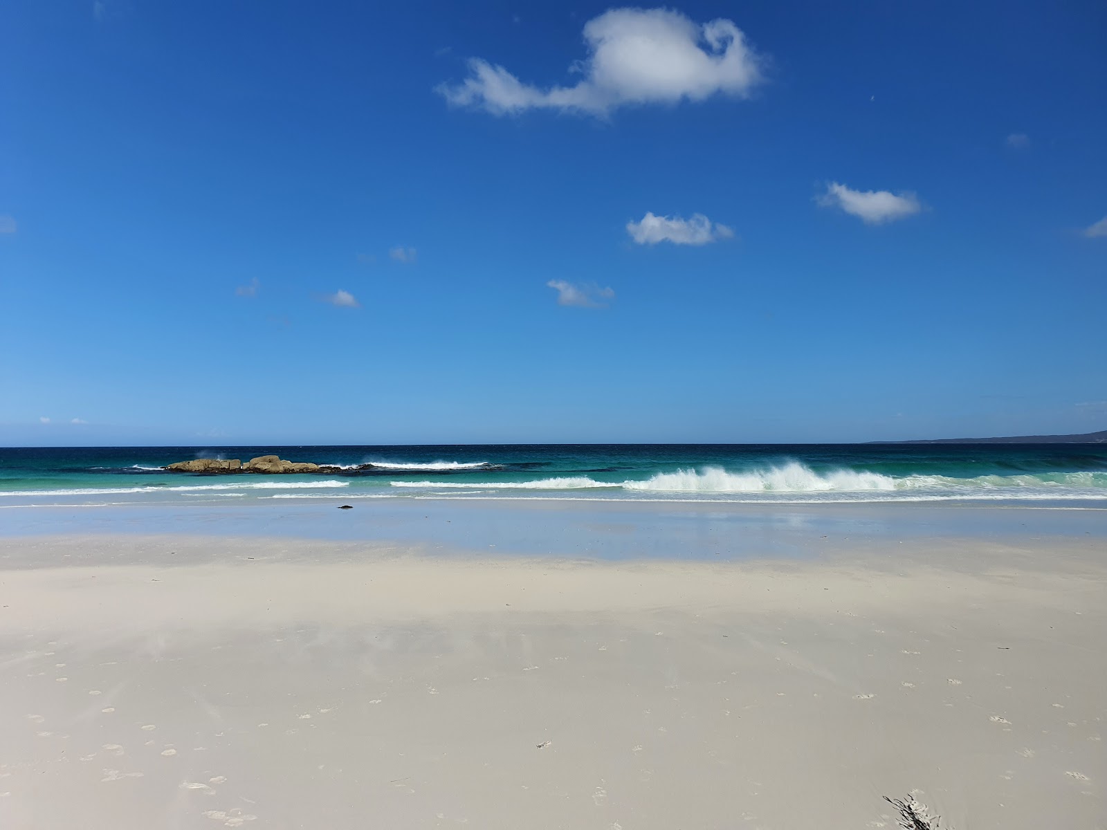 Photo de Suicide Beach situé dans une zone naturelle