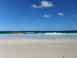 Photo de Suicide Beach situé dans une zone naturelle