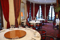 Atmosphère du Restaurant cantonais Chez Ly - Champs-Elysées à Paris - n°8