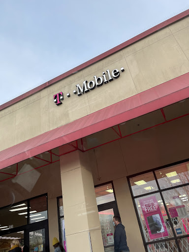 Cell Phone Store «T-Mobile», reviews and photos, 1530 Black Lake Blvd SW A102, Olympia, WA 98502, USA