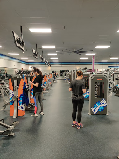 Health Club «Crunch - Mount Prospect», reviews and photos, 225 W Rand Rd, Mt Prospect, IL 60056, USA