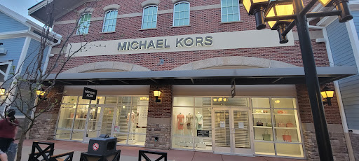 Michael Kors, 80 Premium Outlets Blvd Suite 323, Merrimack, NH 03054, USA, 