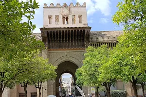 Puerta del Perdón y Patio de los Naranjos image