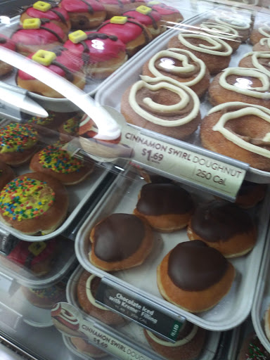 Bakery «Krispy Kreme Doughnuts», reviews and photos, 208 W 14 Mile Rd, Troy, MI 48083, USA
