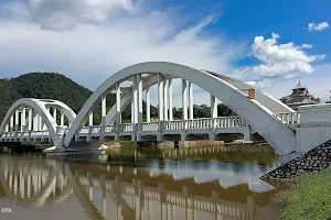 Tha Chomphu White Bridge (Saphan Khao) image