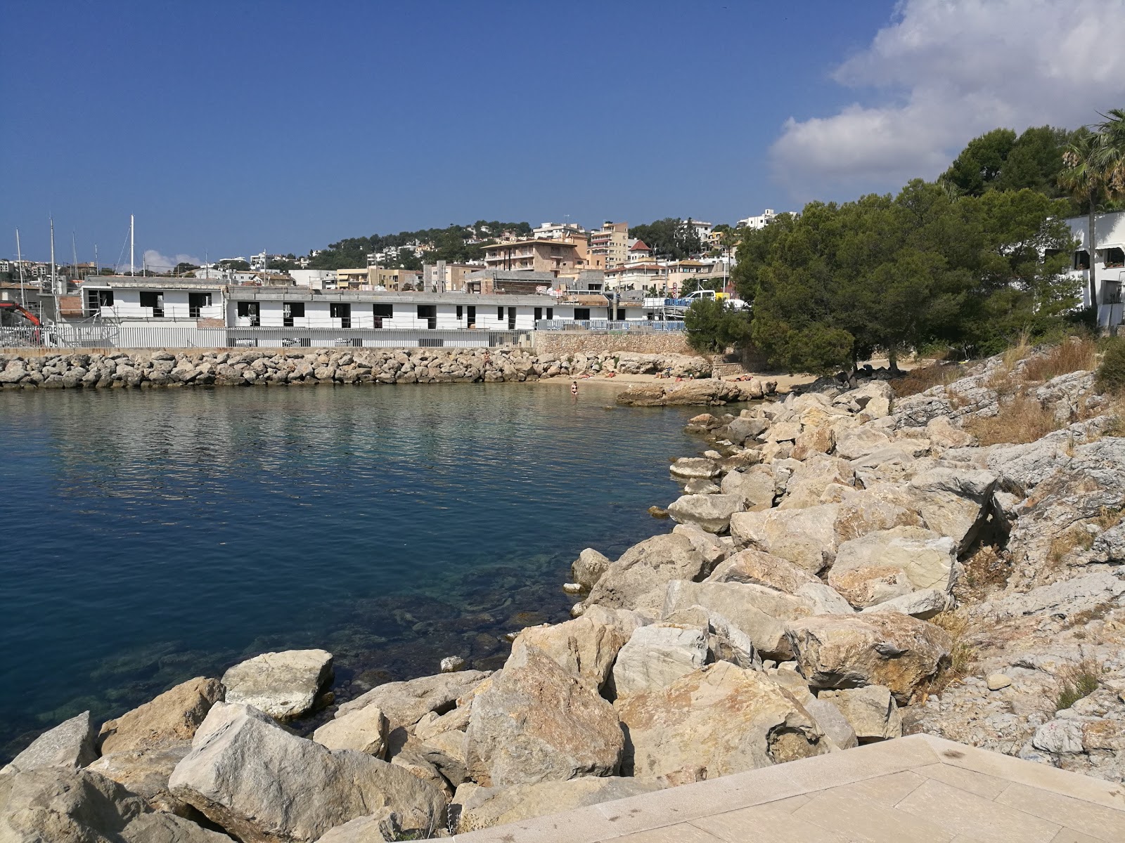 Cala Nova'in fotoğrafı kısa ve düz ile birlikte