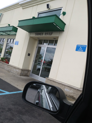 Bakery «Krispy Kreme Doughnuts», reviews and photos, 208 W 14 Mile Rd, Troy, MI 48083, USA