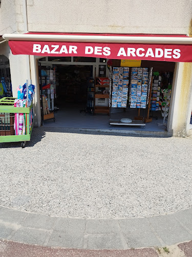 Grand magasin Bazar des Arcades Hourtin