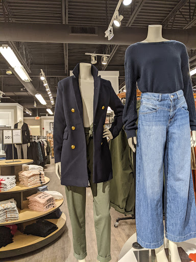 Clothing Store «Banana Republic», reviews and photos, 103 S Washington St, Naperville, IL 60540, USA