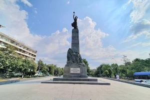 Monumentul Eroilor Comsomolului Leninist image