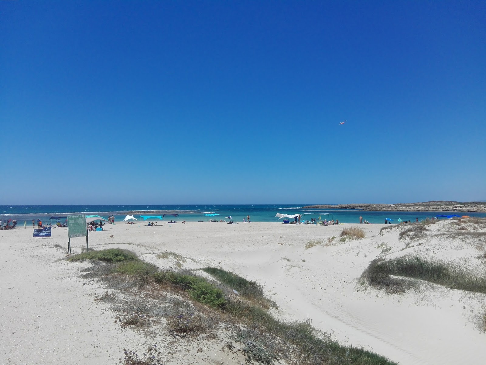 Foto von HaBonim beach mit sehr sauber Sauberkeitsgrad