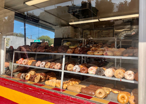 Donut Shop «Donut Hut», reviews and photos, 2025 W Magnolia Blvd, Burbank, CA 91506, USA