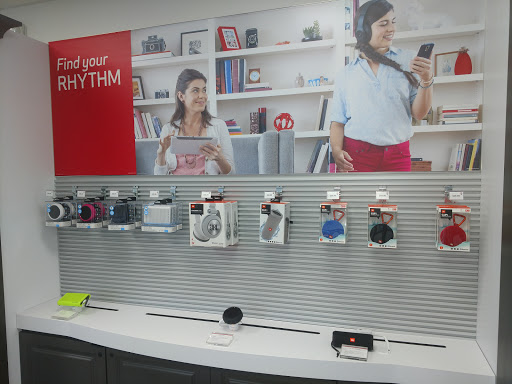 Cell Phone Store «Verizon Authorized Retailer / RW - Downingtown, PA», reviews and photos, 3903 Lincoln Hwy, Downingtown, PA 19335, USA