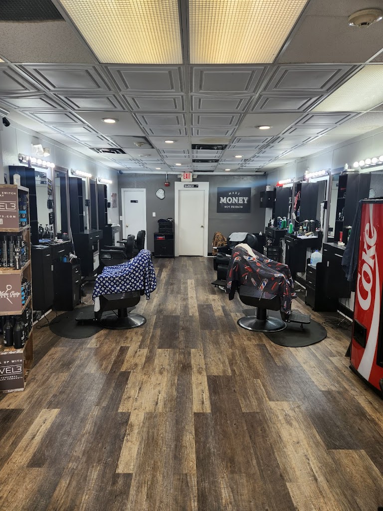 New Man Cuts Barbershop 02860
