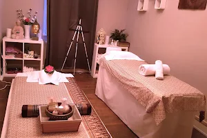 Parinda Thaï Massage image