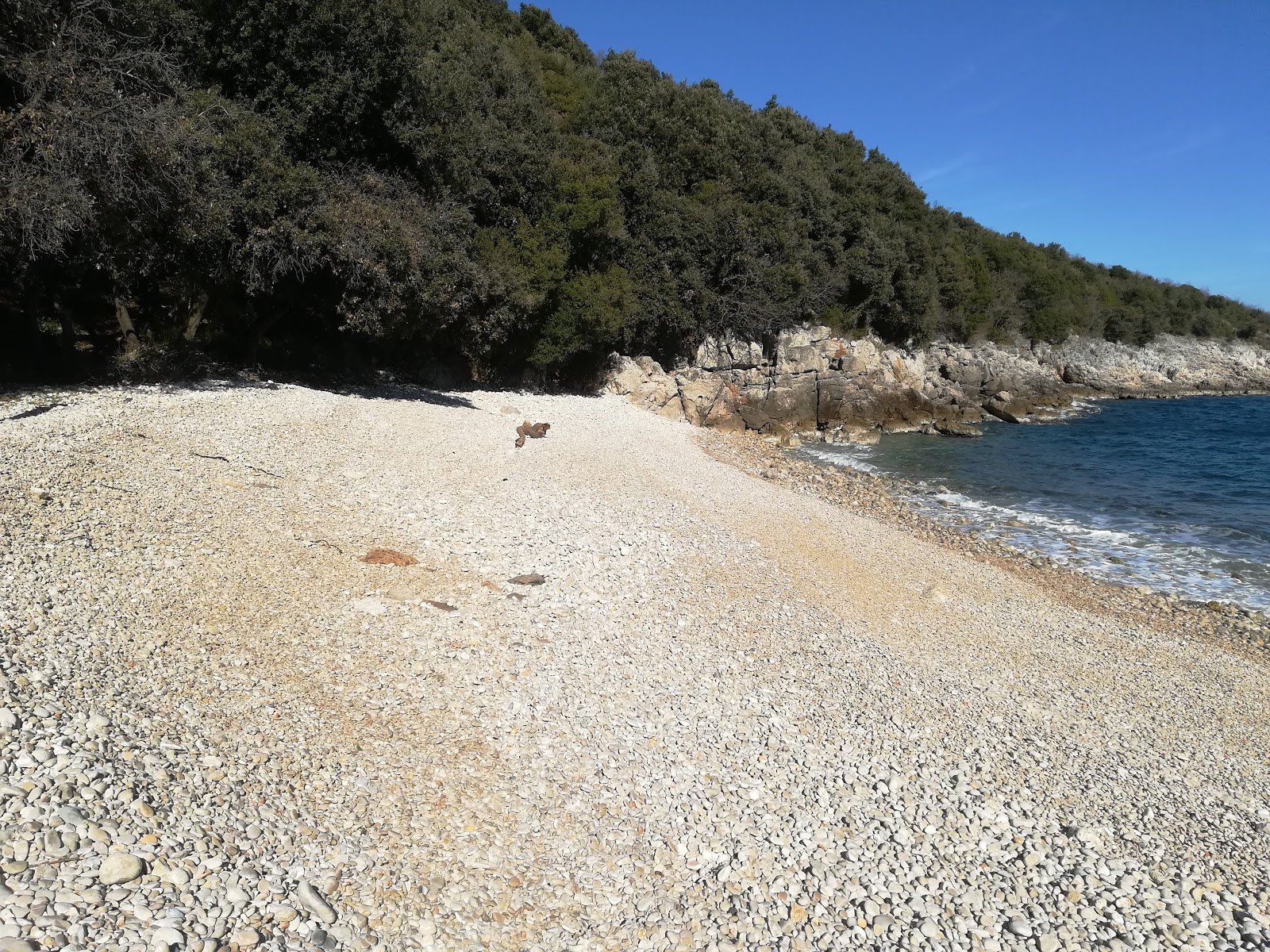 Foto von Bobina beach befindet sich in natürlicher umgebung