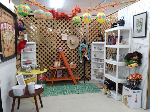 Flea Market «Bama Flea Mall & Antique Center», reviews and photos, 1605 Ashville Rd, Leeds, AL 35094, USA