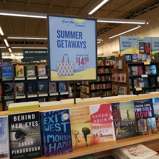 Book Store «Barnes & Noble Booksellers The Shops at River Crossing», reviews and photos, 8675 River Crossing Blvd, Indianapolis, IN 46240, USA