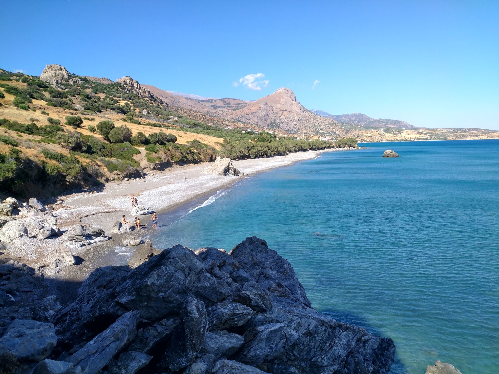 Foto von Skouros beach mit beiger sand & kies Oberfläche