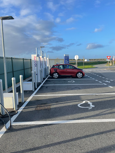 Borne de recharge de véhicules électriques IONITY Station de recharge Jaunay-Marigny
