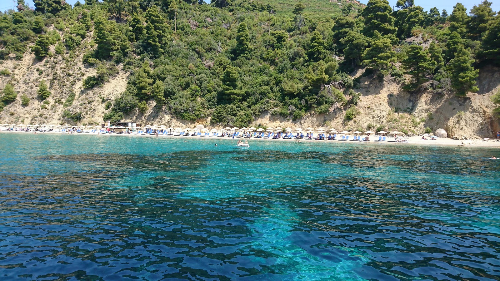 Zdjęcie Stafilos beach z poziomem czystości wysoki