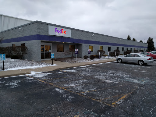 Shipping and Mailing Service «FedEx Ship Center», reviews and photos, 5313 Majestic Pkwy, Bedford Heights, OH 44146, USA