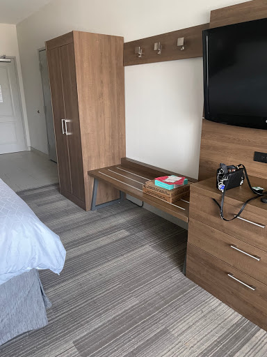 Holiday Inn Express & Suites Corona, an IHG Hotel image
