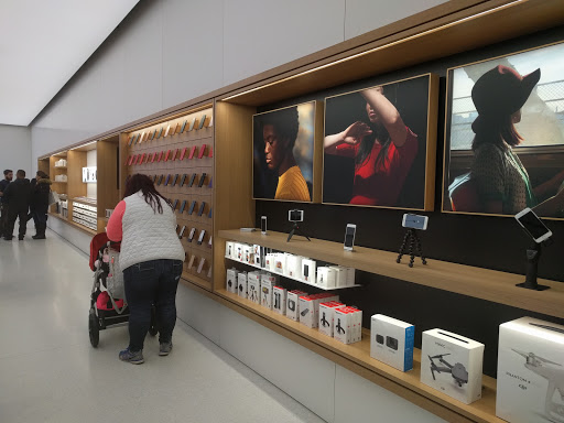 Computer Store «Apple Smith Haven», reviews and photos, 518 Smith Haven Mall, Lake Grove, NY 11755, USA