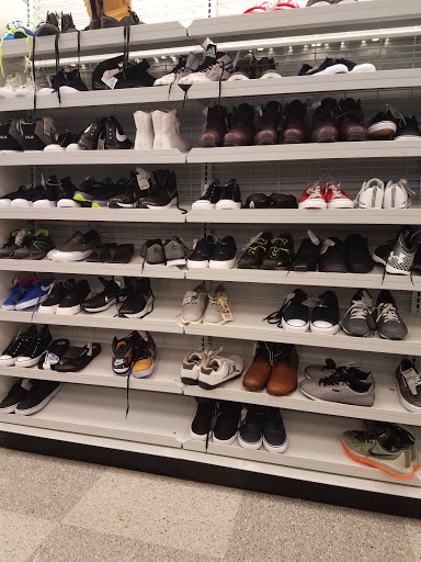 Clothing Store «Ross Dress for Less», reviews and photos, 6901 W Grand Ave, Gurnee, IL 60031, USA