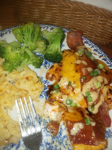 American Restaurant «Cracker Barrel Old Country Store», reviews and photos, 6055 Som Center Rd, Willoughby, OH 44094, USA