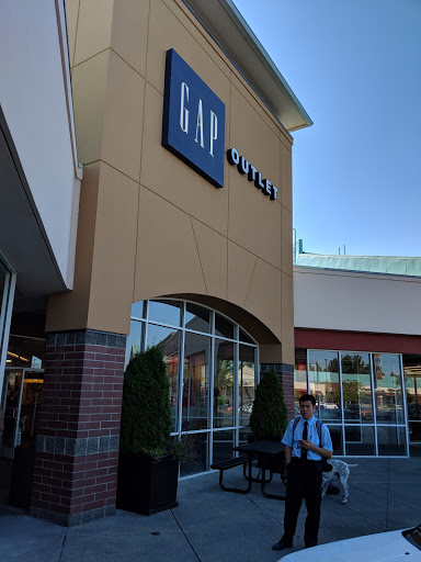 Gap Outlet, 450 NW 257th Way, Troutdale, OR 97060, USA, 