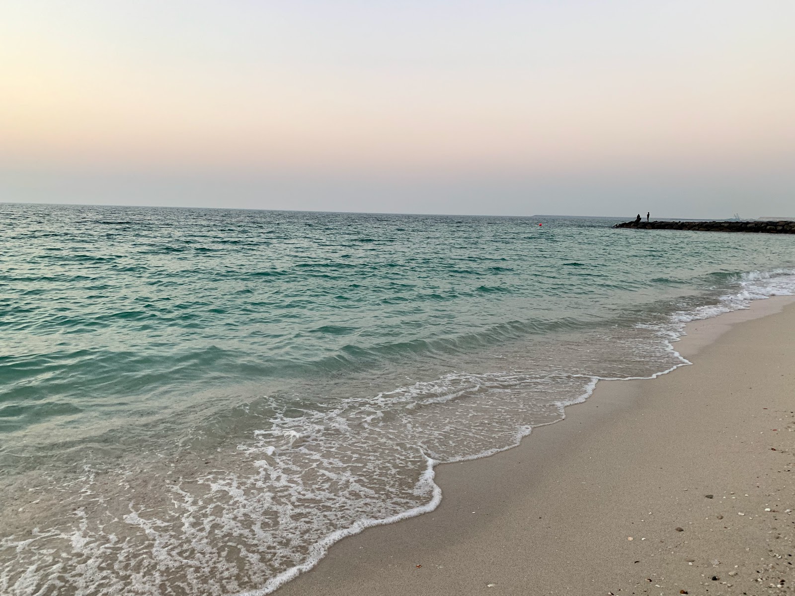 Fotografija Al Hamriyah Public beach z dolg zaliv