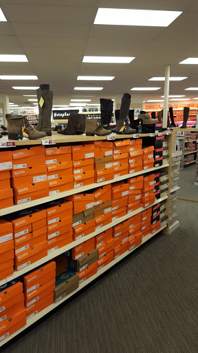 Shoe Store «Famous Footwear», reviews and photos, 261 E Swedesford Rd, Wayne, PA 19087, USA