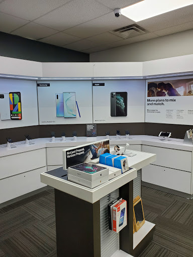 Cell Phone Store «Verizon Wireless», reviews and photos, 11 Hicksville Rd, Massapequa, NY 11758, USA