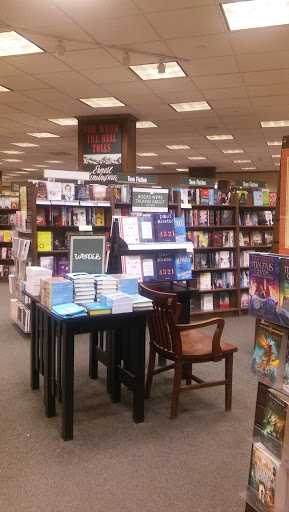 Book Store «Barnes & Noble», reviews and photos, 3216 W Lake St, Minneapolis, MN 55416, USA