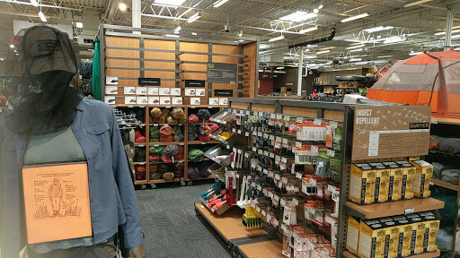 Camping Store «REI», reviews and photos, 144 Glen Cove Rd, Carle Place, NY 11514, USA