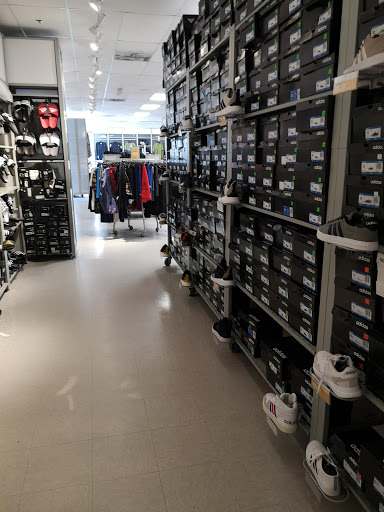 Shopping Mall «Clinton Crossing Premium Outlets», reviews and photos, 20 Killingworth Turnpike, Clinton, CT 06413, USA