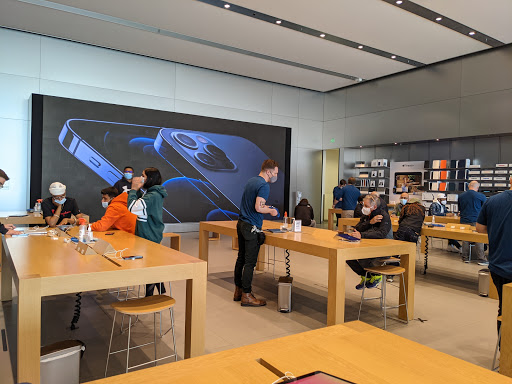 Computer Store «Apple Eton», reviews and photos, 28849 Chagrin Blvd, Woodmere, OH 44122, USA