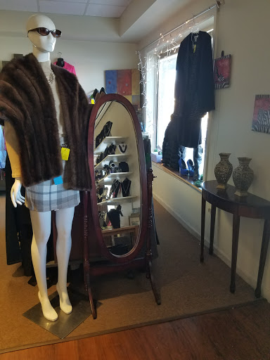 Consignment Shop «Brand Used Thrift And Consignment Shop», reviews and photos, 157 Dolson Ave, Middletown, NY 10940, USA