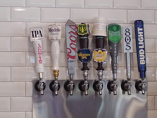 Pizza Restaurant «Round Table Pizza», reviews and photos, 3710 W Shields Ave, Fresno, CA 93722, USA