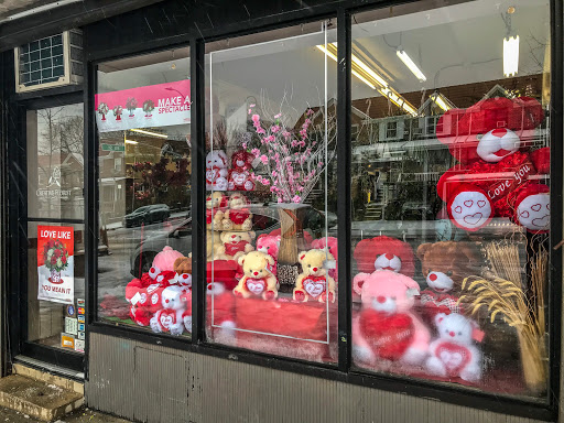 Creative Flower And Gift Shop, 84-48 Eliot Ave, Middle Village, NY 11379, USA, 