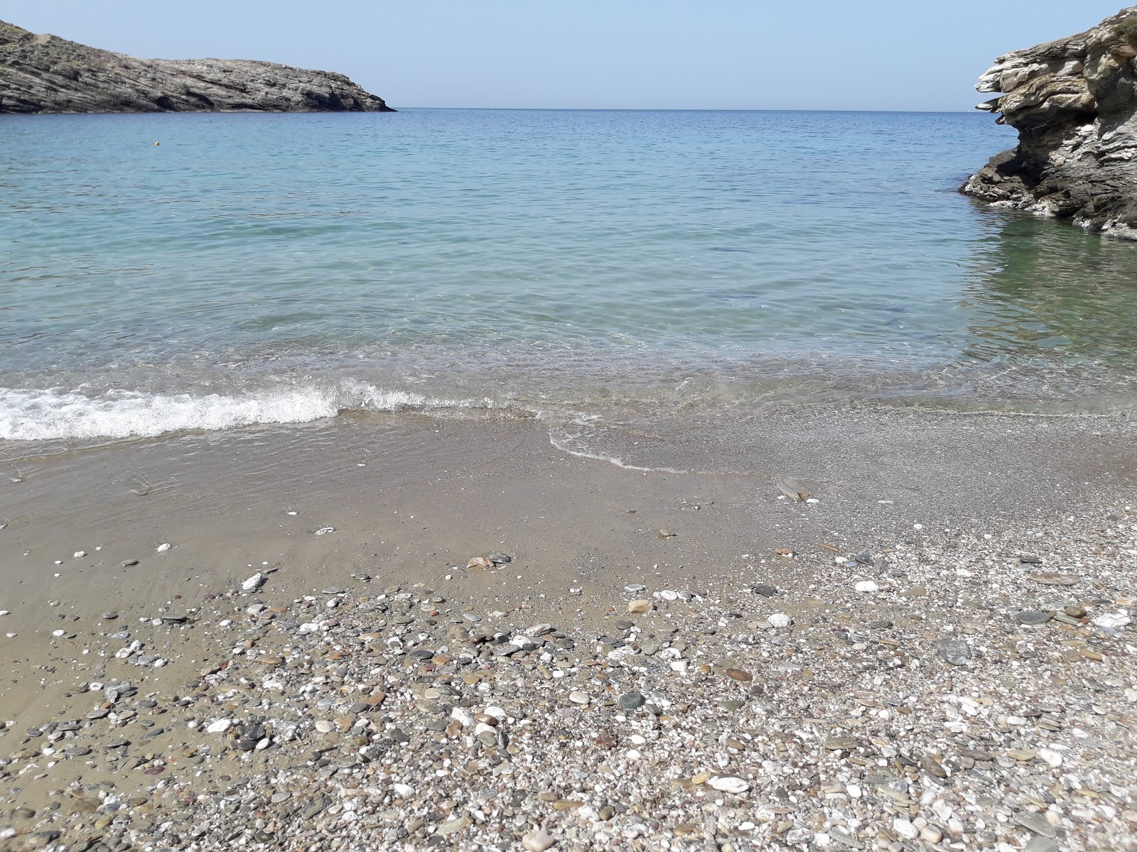 Foto van Liparo beach met turquoise puur water oppervlakte