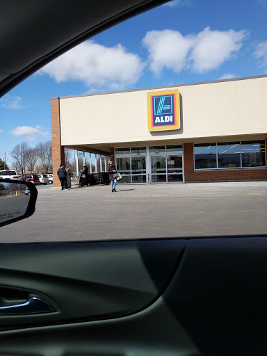 Supermarket «ALDI», reviews and photos, 41500 Hayes Rd, Charter Twp of Clinton, MI 48038, USA